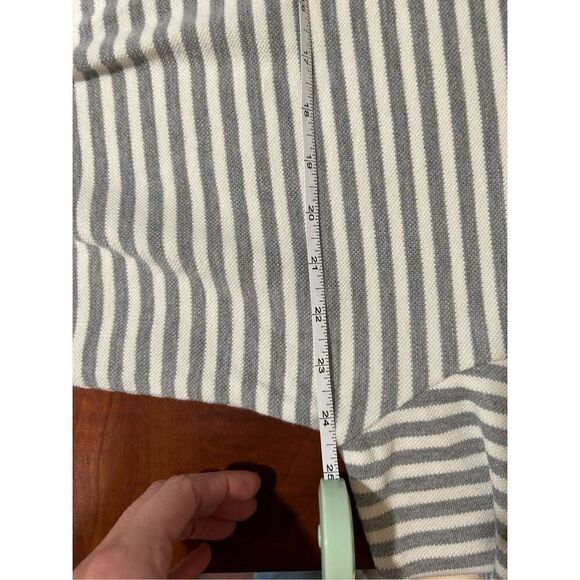 Dazy Grey White Striped Knit Crewneck Pull Over Sweater Size Small - Picture 10 of 11